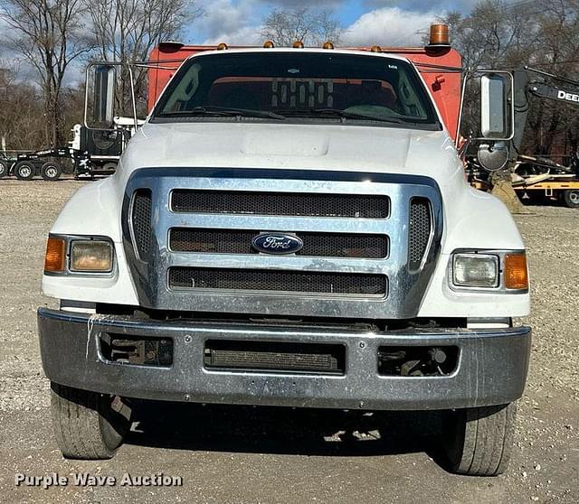 Image of Ford F-750 equipment image 1