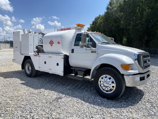 Image of Ford F-750 equipment image 3