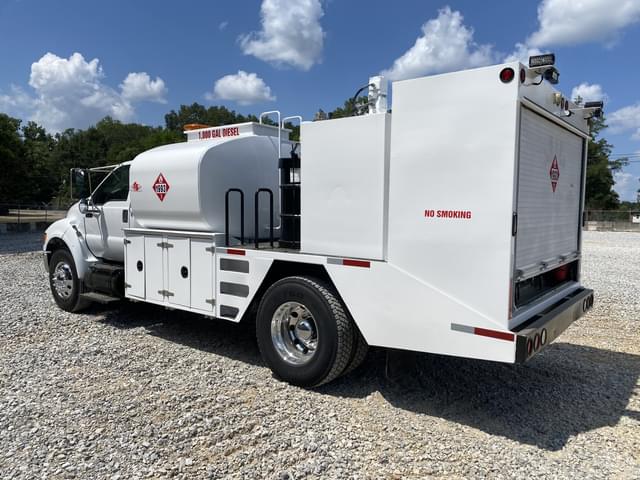 Image of Ford F-750 equipment image 1