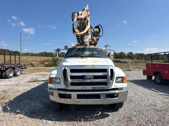 Image of Ford F-750 equipment image 4