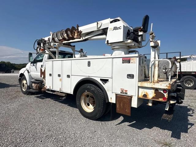 Image of Ford F-750 equipment image 1