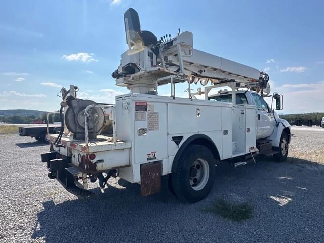 Image of Ford F-750 equipment image 2