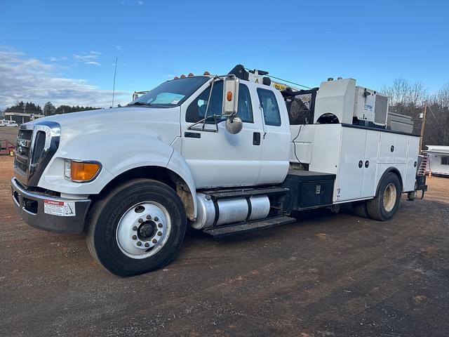 Image of Ford F-750 equipment image 1