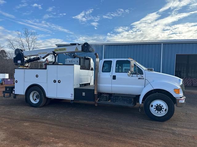 Image of Ford F-750 equipment image 3