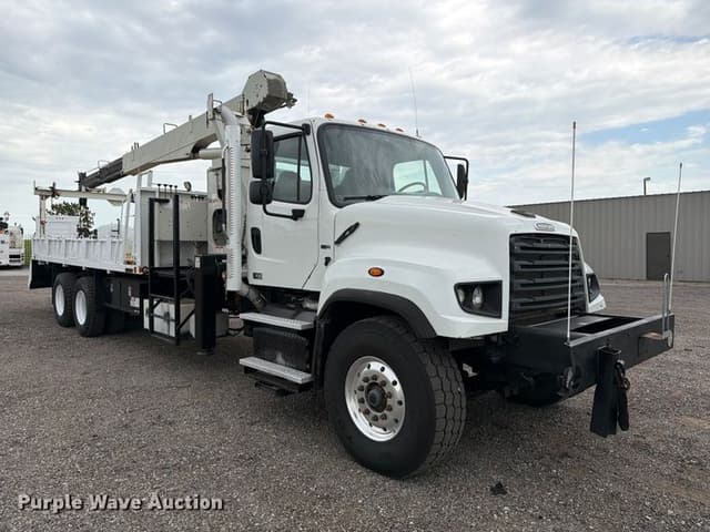 Image of Freightliner 114SD equipment image 2