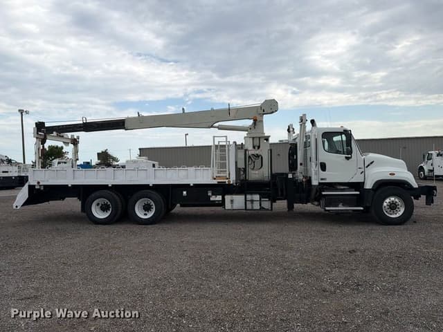 Image of Freightliner 114SD equipment image 3