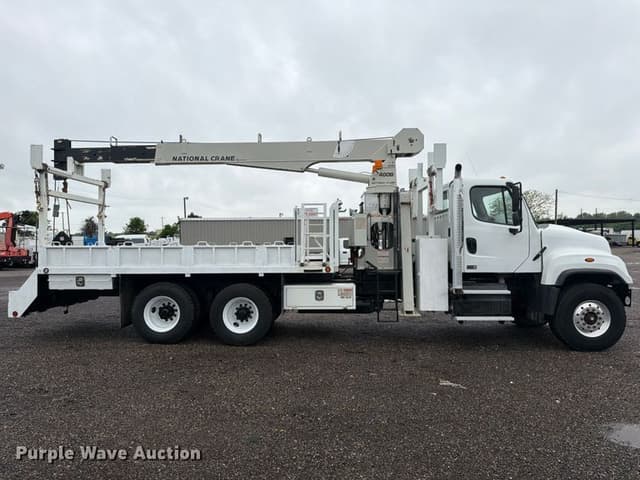 Image of Freightliner 114SD equipment image 3