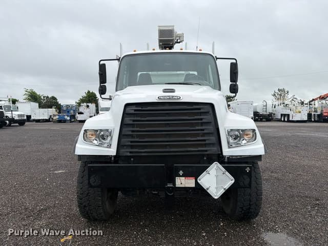 Image of Freightliner 114SD equipment image 1