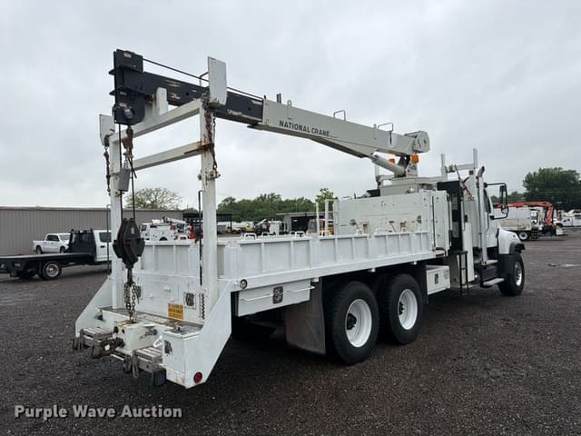 Image of Freightliner 114SD equipment image 4