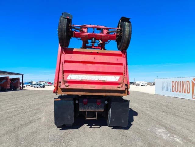 Image of Freightliner 114SD equipment image 3