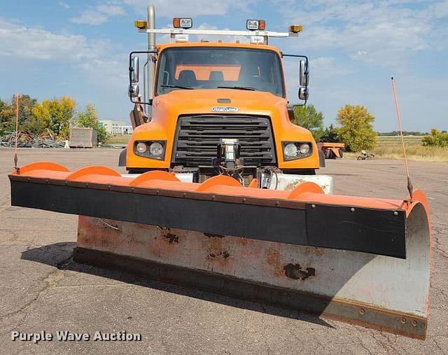 Image of Freightliner 114SD equipment image 1