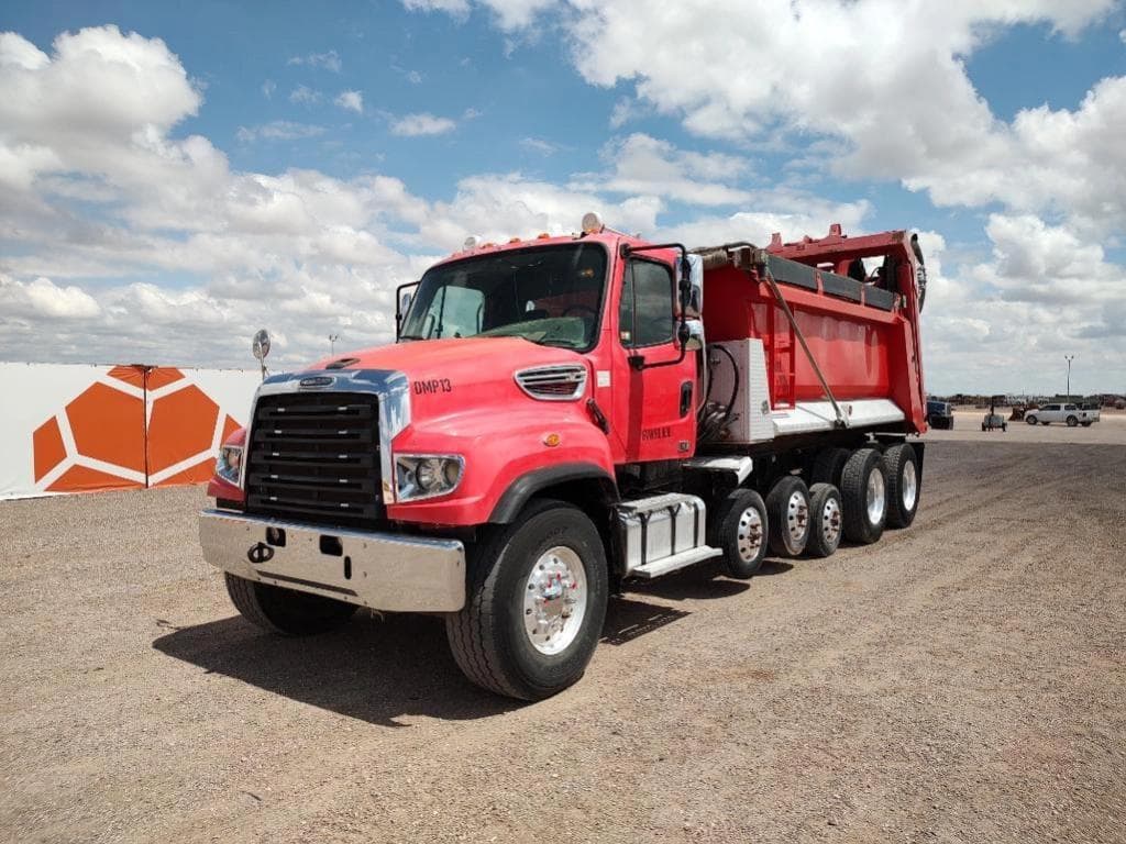 Image of Freightliner 114SD Primary image