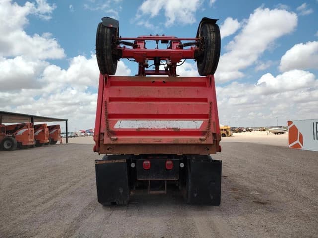 Image of Freightliner 114SD equipment image 3