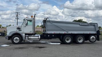 Main image Freightliner 122SD