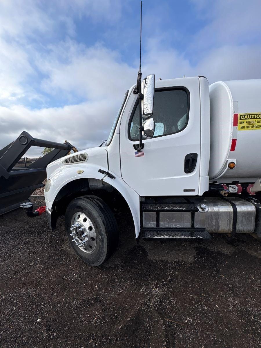 2012 Freightliner Business Class M2 106 Equipment Image0