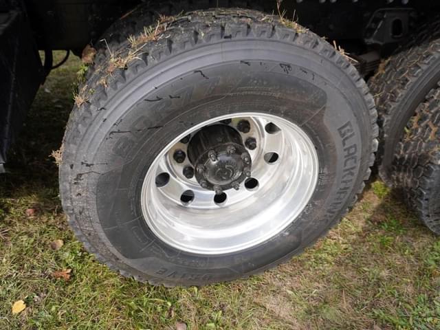 Image of Freightliner Business Class M2 106 equipment image 4