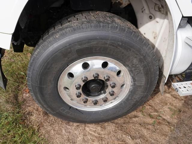 Image of Freightliner Business Class M2 106 equipment image 1