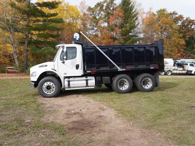 Image of Freightliner Business Class M2 106 equipment image 2