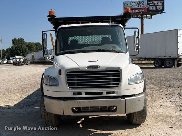 Image of Freightliner Business Class M2 equipment image 1