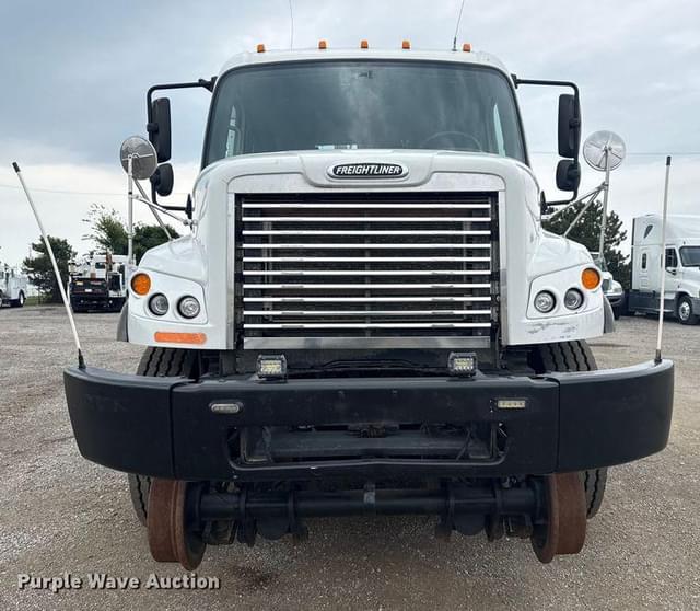 Image of Freightliner Business Class M2 equipment image 1