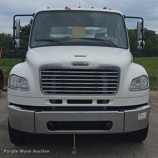 Image of Freightliner Business Class M2 equipment image 1