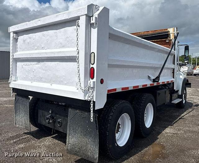 Image of Freightliner Business Class M2 equipment image 4