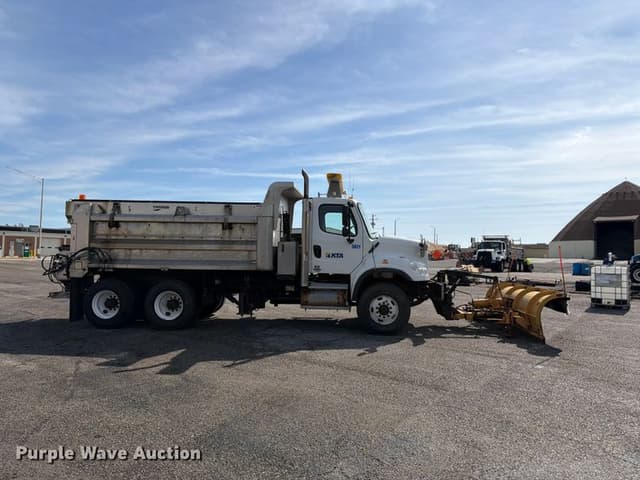 Image of Freightliner Business Class M2 equipment image 3