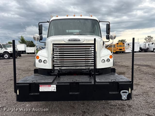 Image of Freightliner Business Class M2 equipment image 1