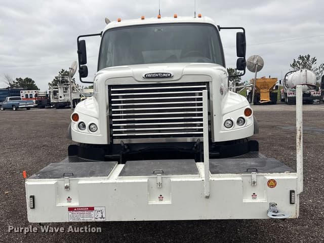 Image of Freightliner M2 equipment image 1
