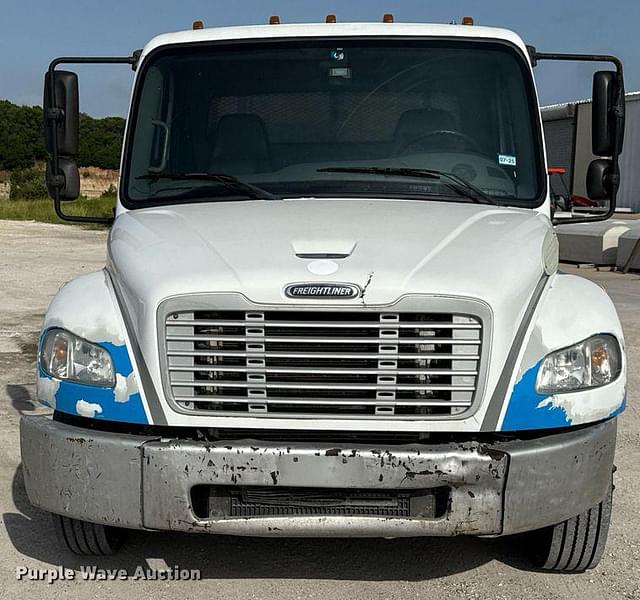 Image of Freightliner Business Class M2 equipment image 1