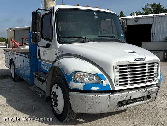 Image of Freightliner Business Class M2 equipment image 2