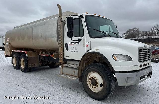 Image of Freightliner Business Class M2 equipment image 2