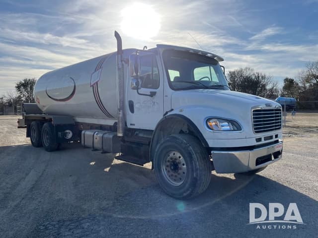 Image of Freightliner Business Class M2 equipment image 4