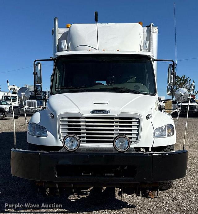 Image of Freightliner Business Class M2 equipment image 1