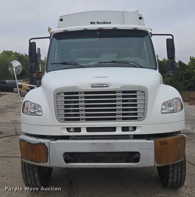 Image of Freightliner Business Class M2 equipment image 2