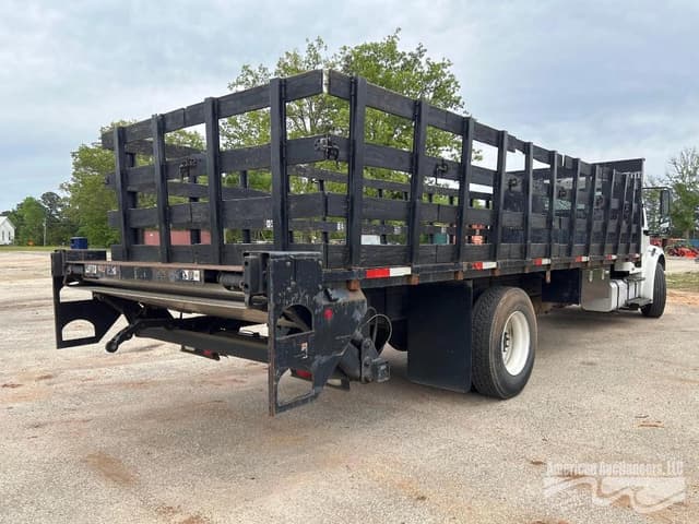 Image of Freightliner Business Class M2 equipment image 4