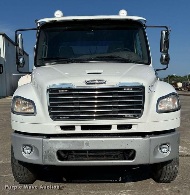 Image of Freightliner Business Class M2 equipment image 1