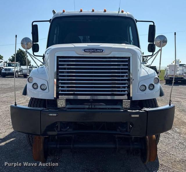 Image of Freightliner Business Class M2 equipment image 1