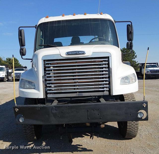 Image of Freightliner Business Class M2 equipment image 1