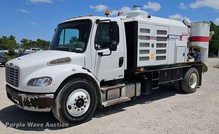 Main image Freightliner Business Class M2