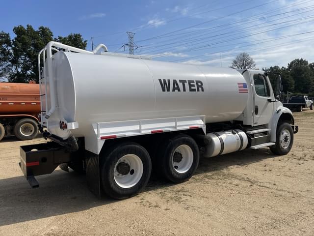 Image of Freightliner Business Class M2 equipment image 2