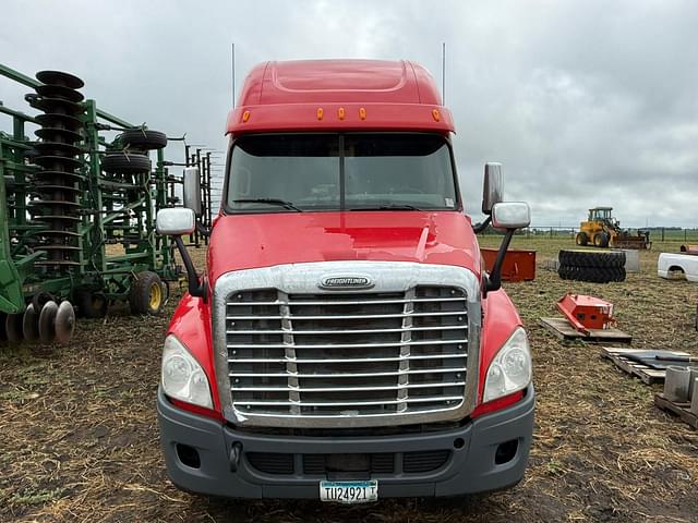 Image of Freightliner Cascadia equipment image 2