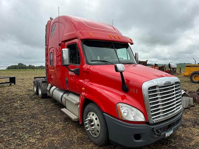Image of Freightliner Cascadia equipment image 3