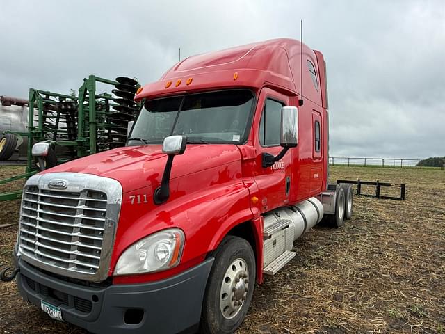 Image of Freightliner Cascadia equipment image 1
