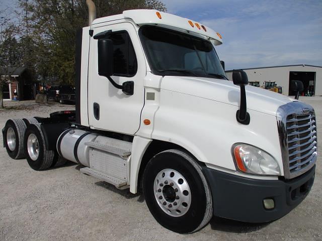 Image of Freightliner Cascadia 113 equipment image 1