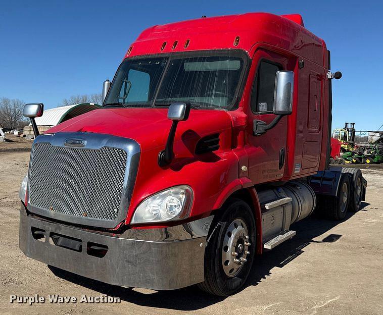 Image of Freightliner Cascadia 113 Primary image