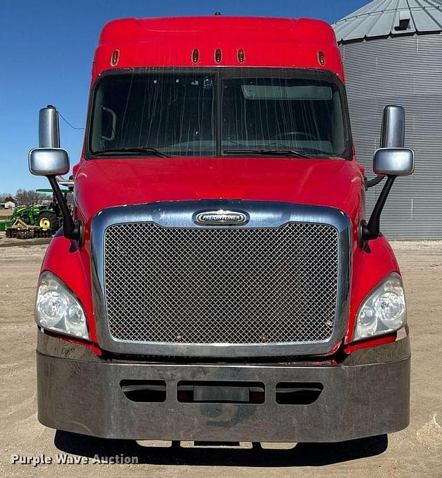 Image of Freightliner Cascadia 113 equipment image 1