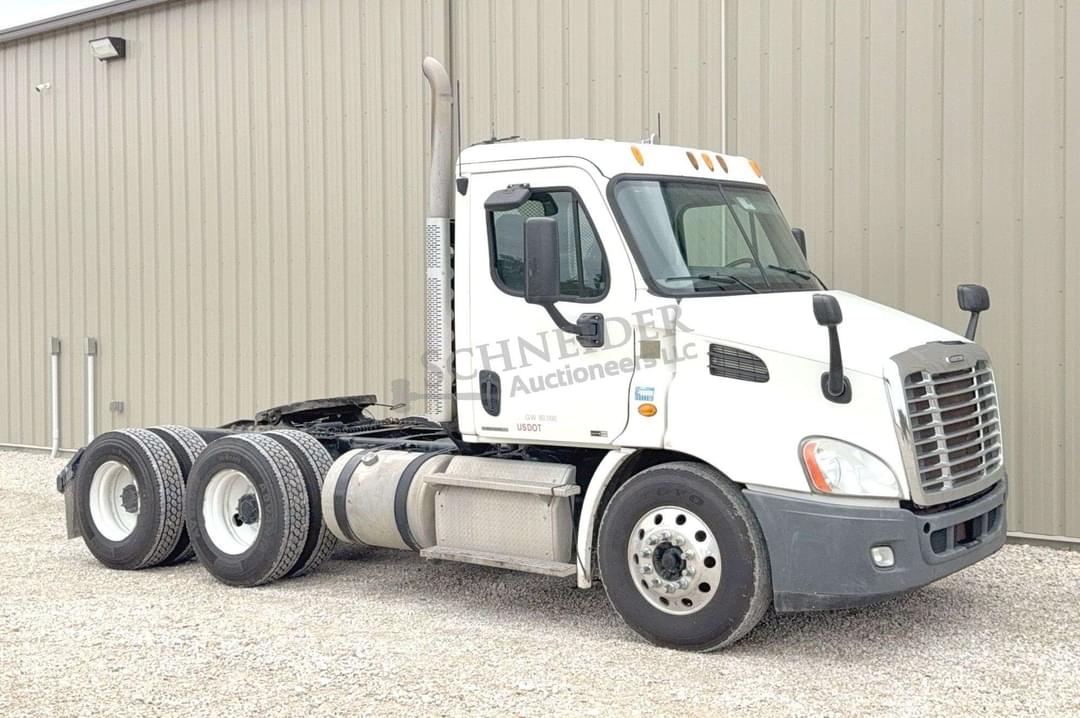 Image of Freightliner Cascadia 113 Primary image