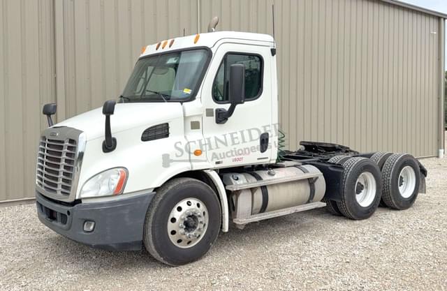 Image of Freightliner Cascadia 113 equipment image 1