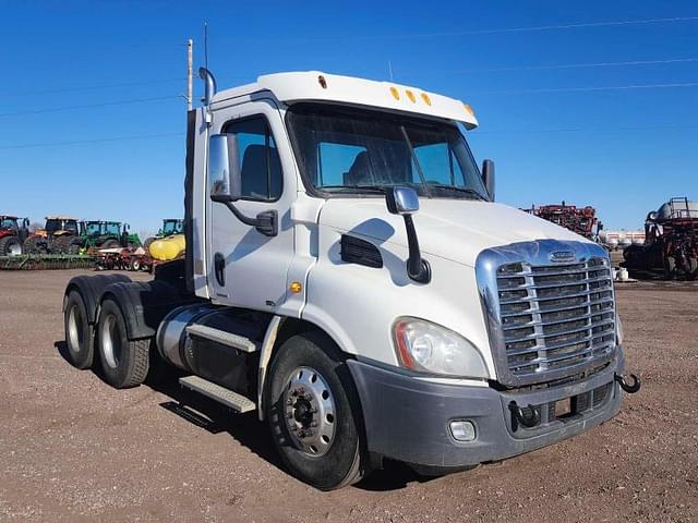 Image of Freightliner Cascadia 113 equipment image 1